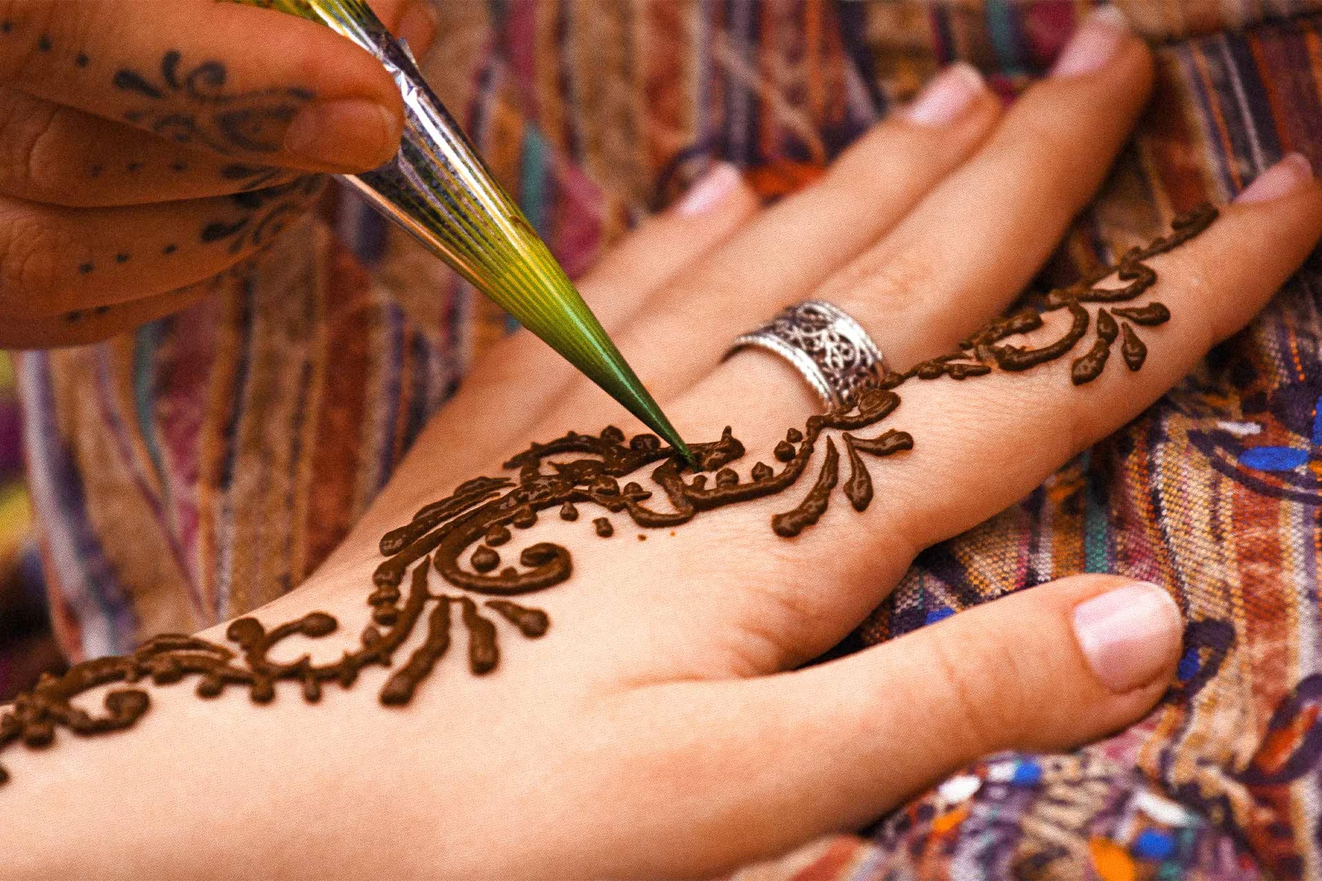 Traditional Mehndi Art Experience