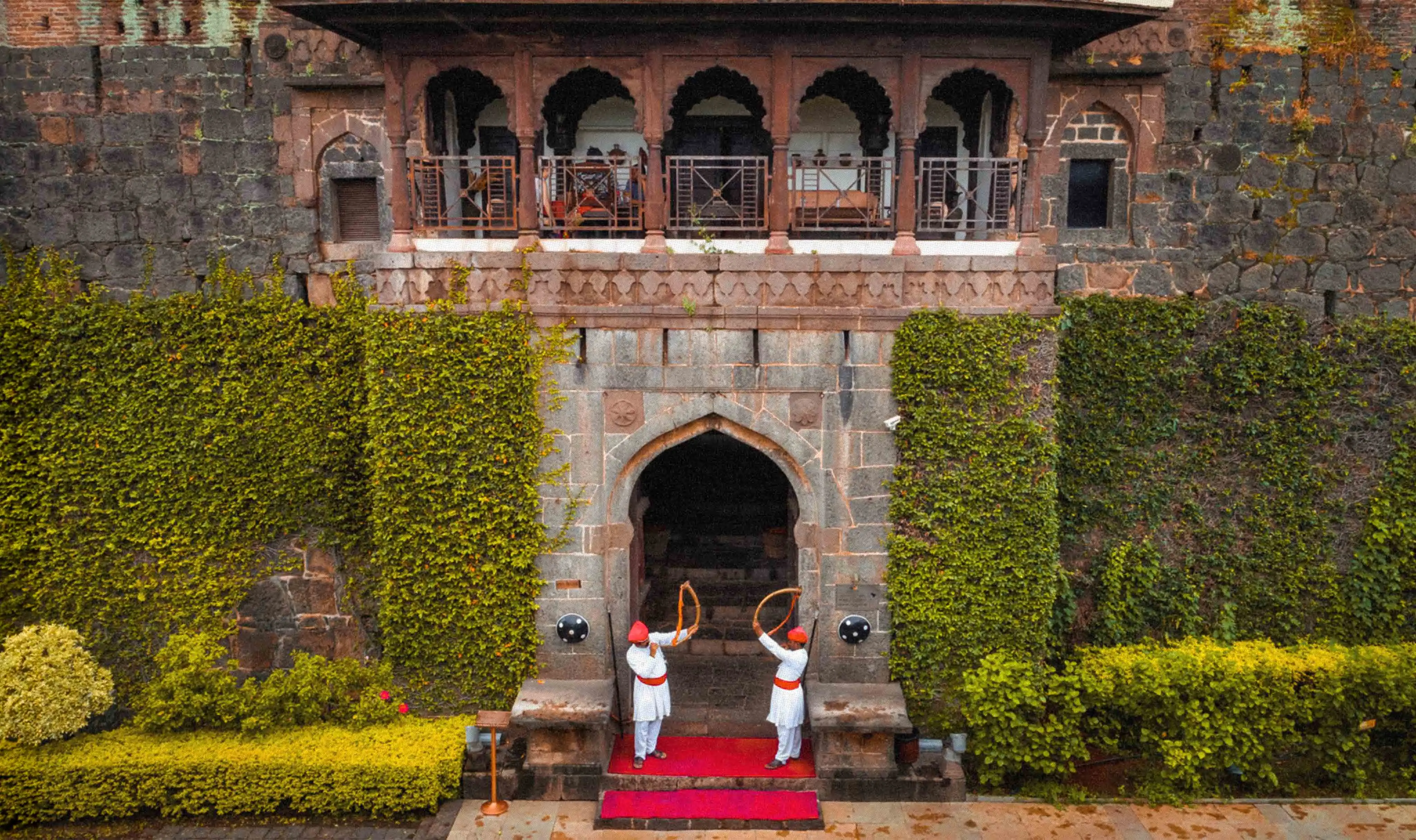 Fort JadhavGADH Pune Photos - Courtyard and Architecture