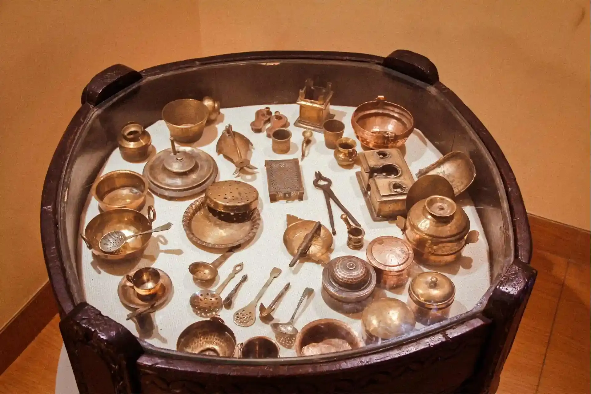 Brass and copper kitchenware in the Aai Museum at Fort JadhavGadh