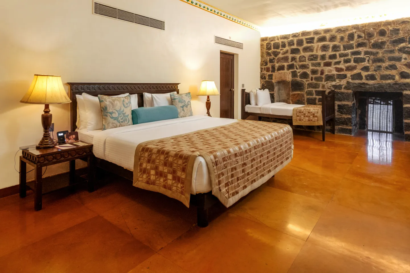 Heritage Stay at Fort JadhavGADH - Darbari Suite