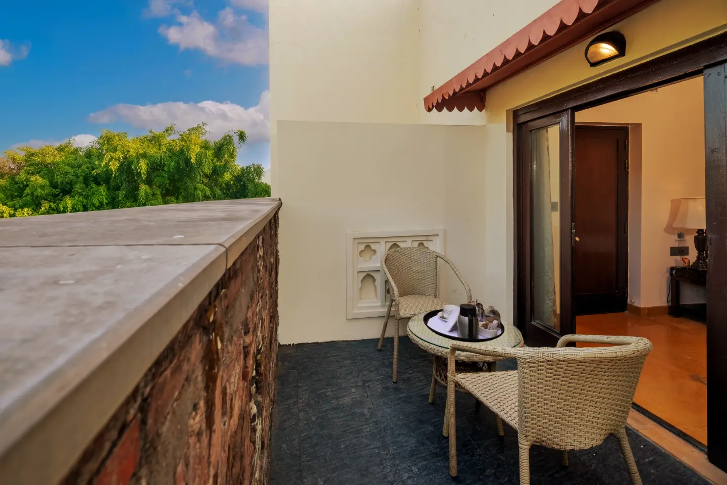 Gateway near Pune - Hill View Rooms at Fort JadhavGADH