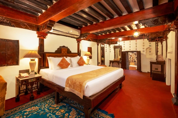 Luxury Staycation near Pune - Maharani Suite at Fort JadhavGADH