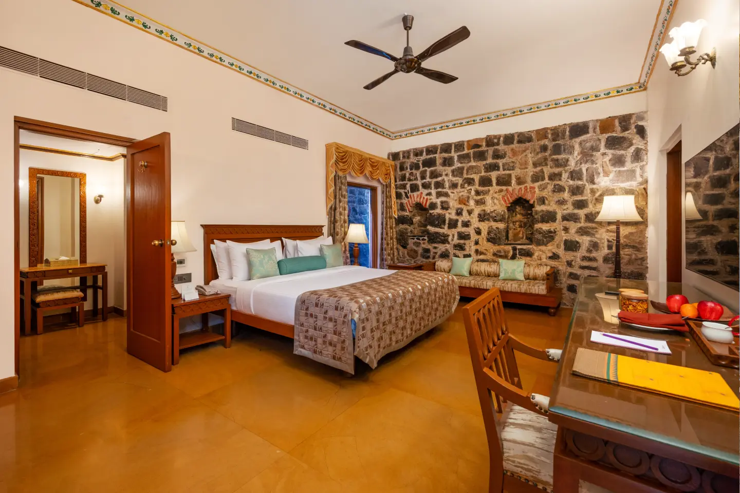 Luxurious Staycation Near Pune - Varsha Suite