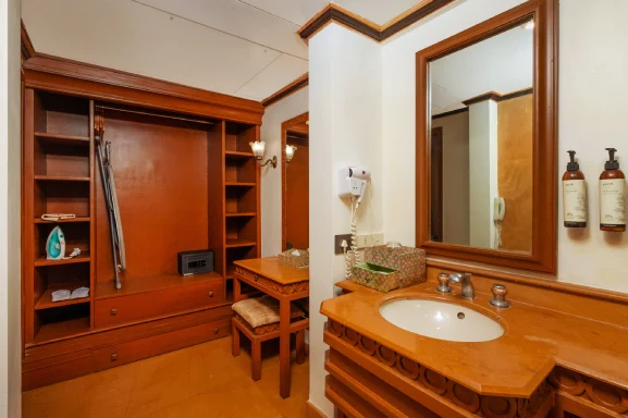 Experience Luxury Stay at Fort JadhavGADH - Varsha Suite Image 3