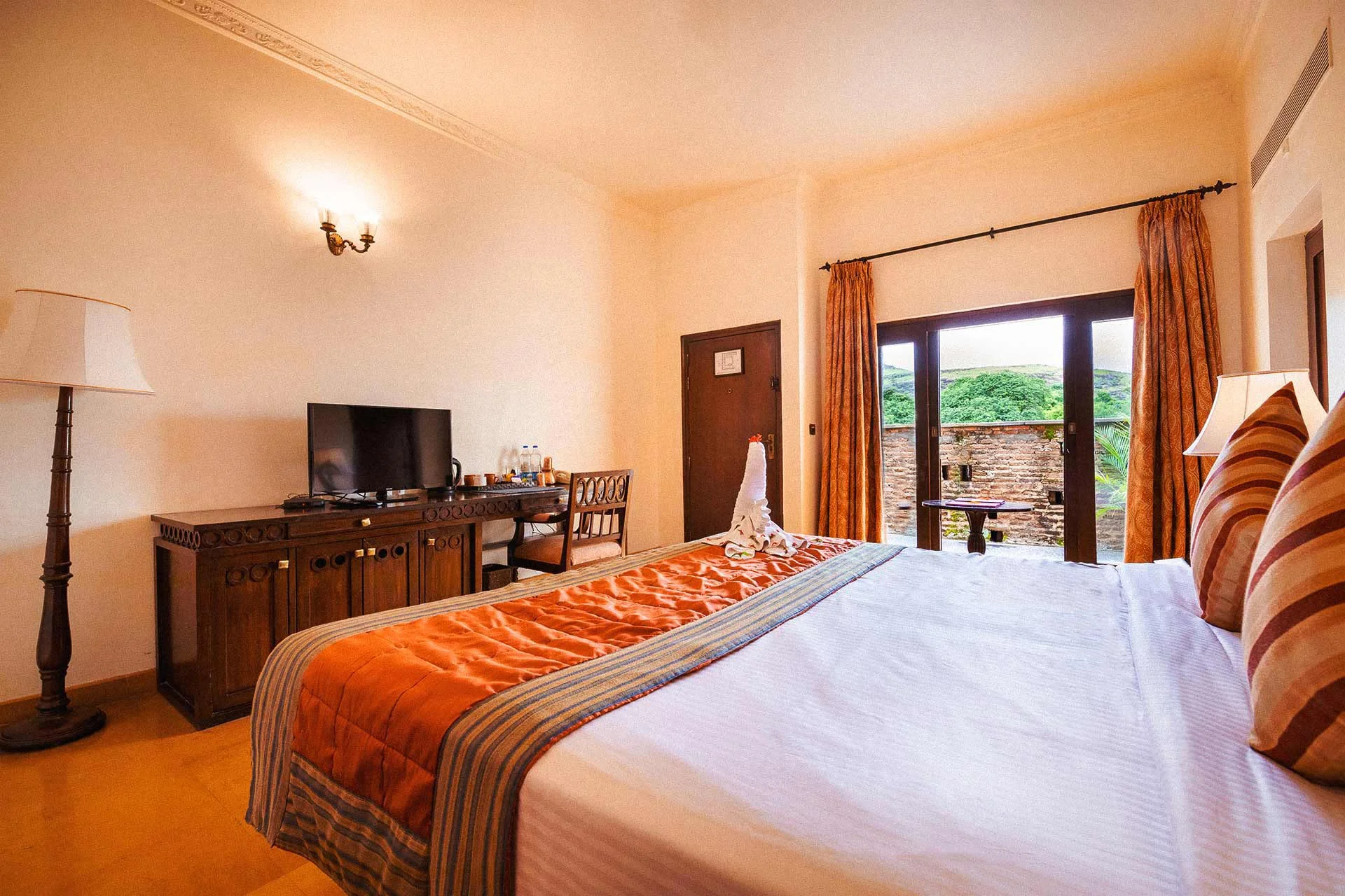 Hill View Daalan room with scenic views near Pune